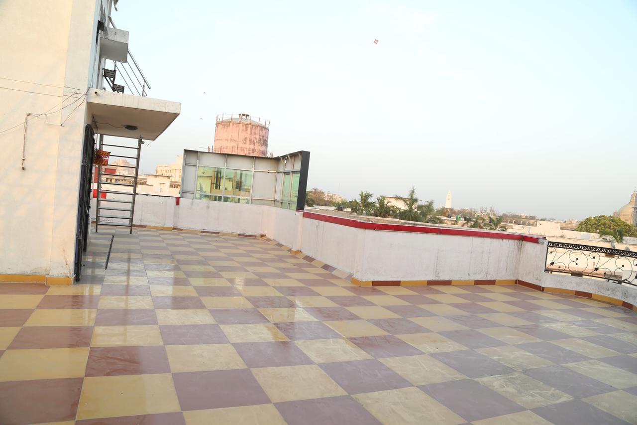 Hotel Premier Lucknow Exterior photo